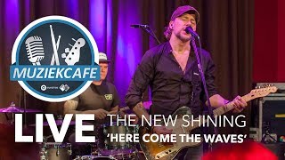 Video thumbnail of "The New Shining - 'Here Come The Waves' live bij Muziekcafé"