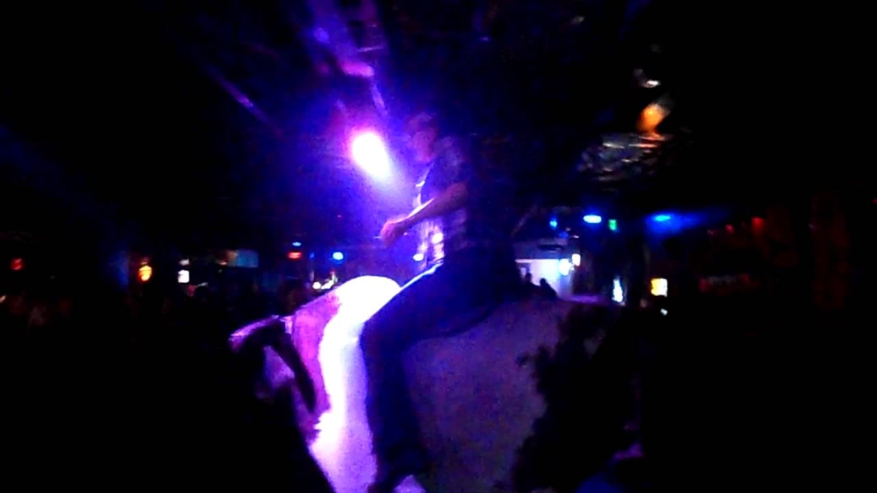 Victoria Bull Ride at Roddys - YouTube
