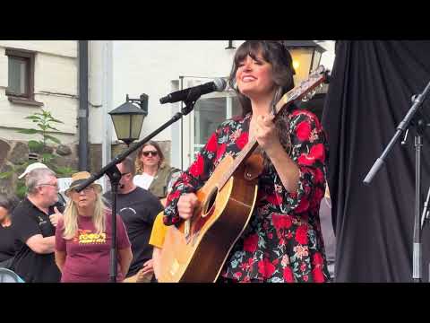 Emily Scott Robinson "Overalls" Rootsy Summer Fest Falkenberg 260822