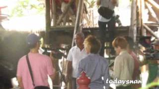 091204 SHINee with elephants again