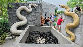 Brave Experts Risked Their Lives To Capture A Nest of Giant Pythons in Order to Rescue The Girl