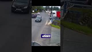 Kierowca zapomniał o martwej strefie kierowcy Tira przez co uszkodziło się piękne nowe BI EM DABLIU Kierowca zapomniał o martwej strefie kierowcy Tira przez co uszkodziło się piękne nowe BI EM DABLIU