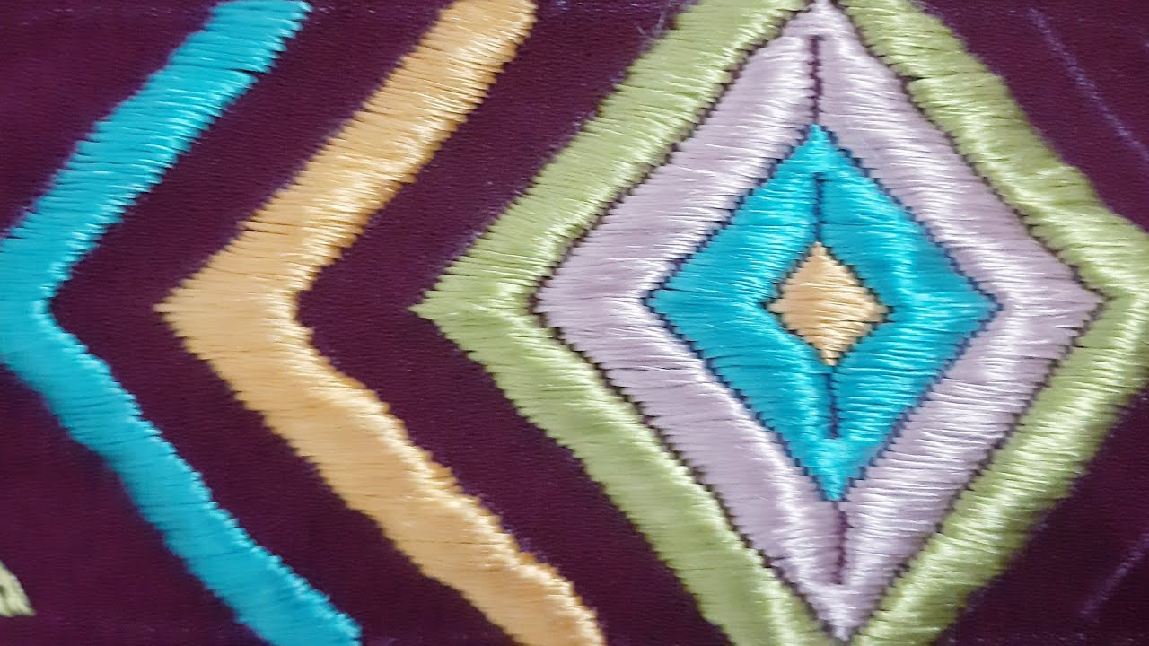 طرز الرباطي باليد بالحرير او صابرة رشمة بأشكال هندسية وألوان زاهية