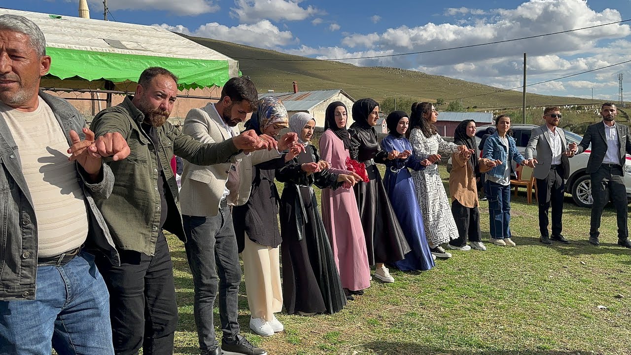 SARIKAMIŞ KÖROĞLU KÖYÜN MÜHTEŞEM DÜĞÜNÜ EKRANLARDA İZLENMEYEN KALMASIN😘