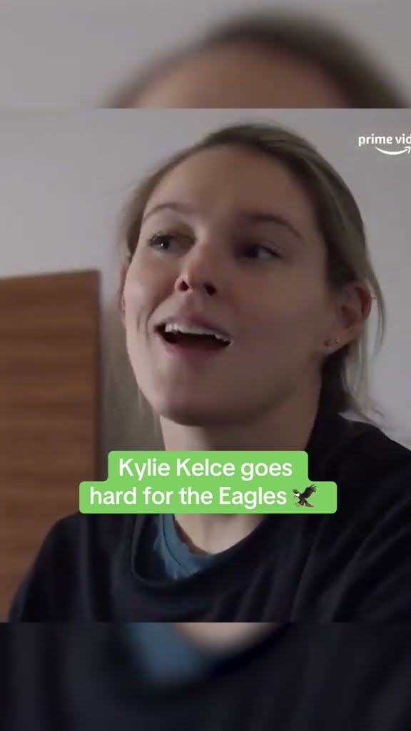 There is no getting in between Kylie Kelce and her Eagles ? (via @NFL/TT)