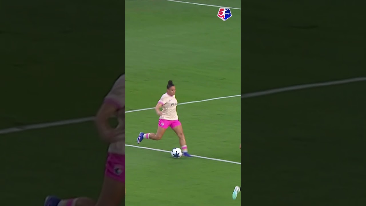 Dudinha picks her spot to perfection. 🤌 #nwsl #soccer #football