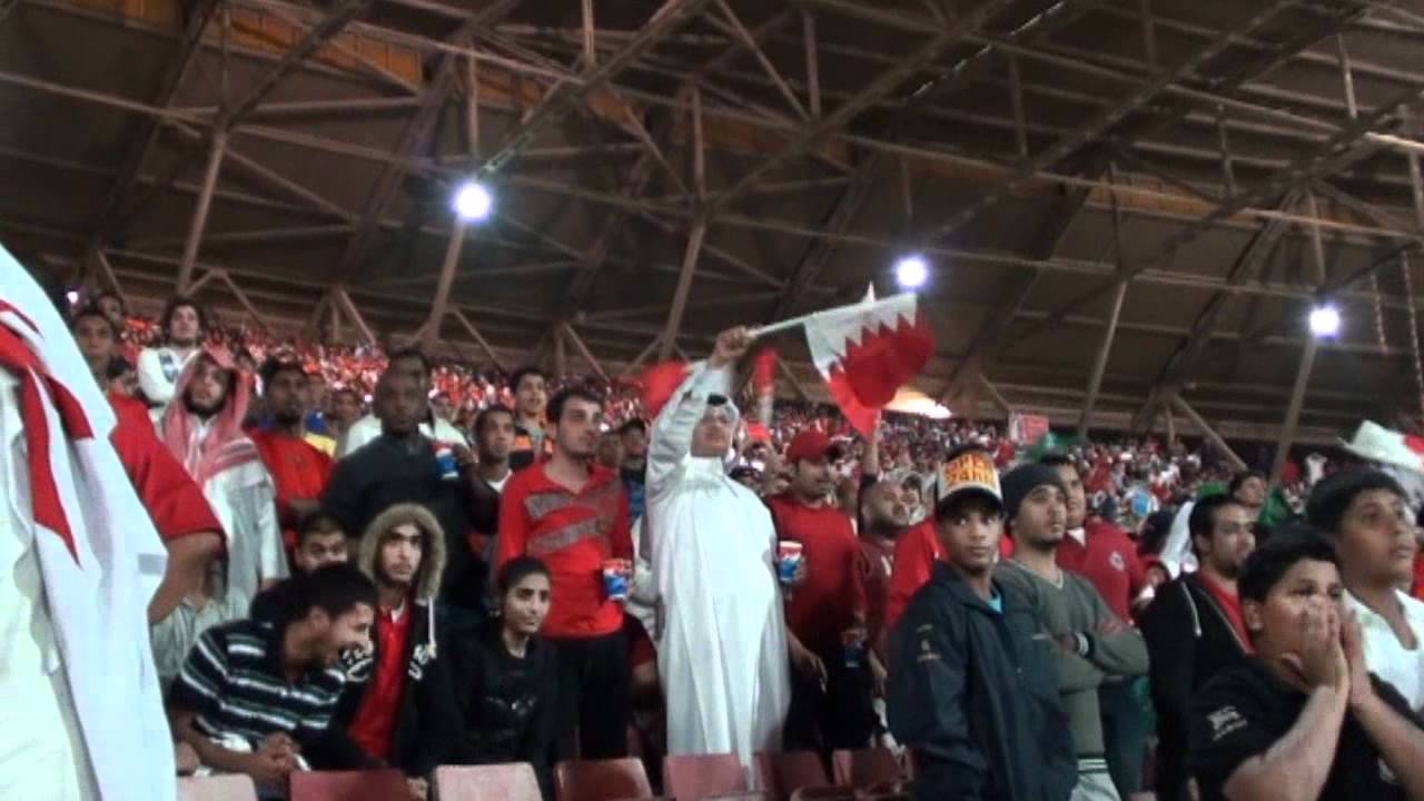 الشعب يريد خليفة بن سلمان هتافات جماهير منتخب البحرين الوطني في مبارات البحرين مع ايران باستاد البحرين  الوطني 11 11 2011