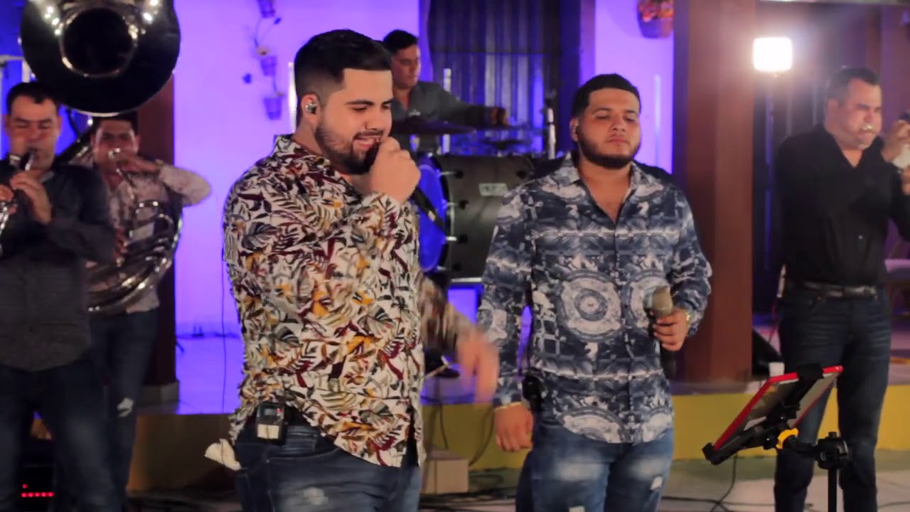 Alegre Y Mujeriego (En Vivo) - Banda Corona Del Rey