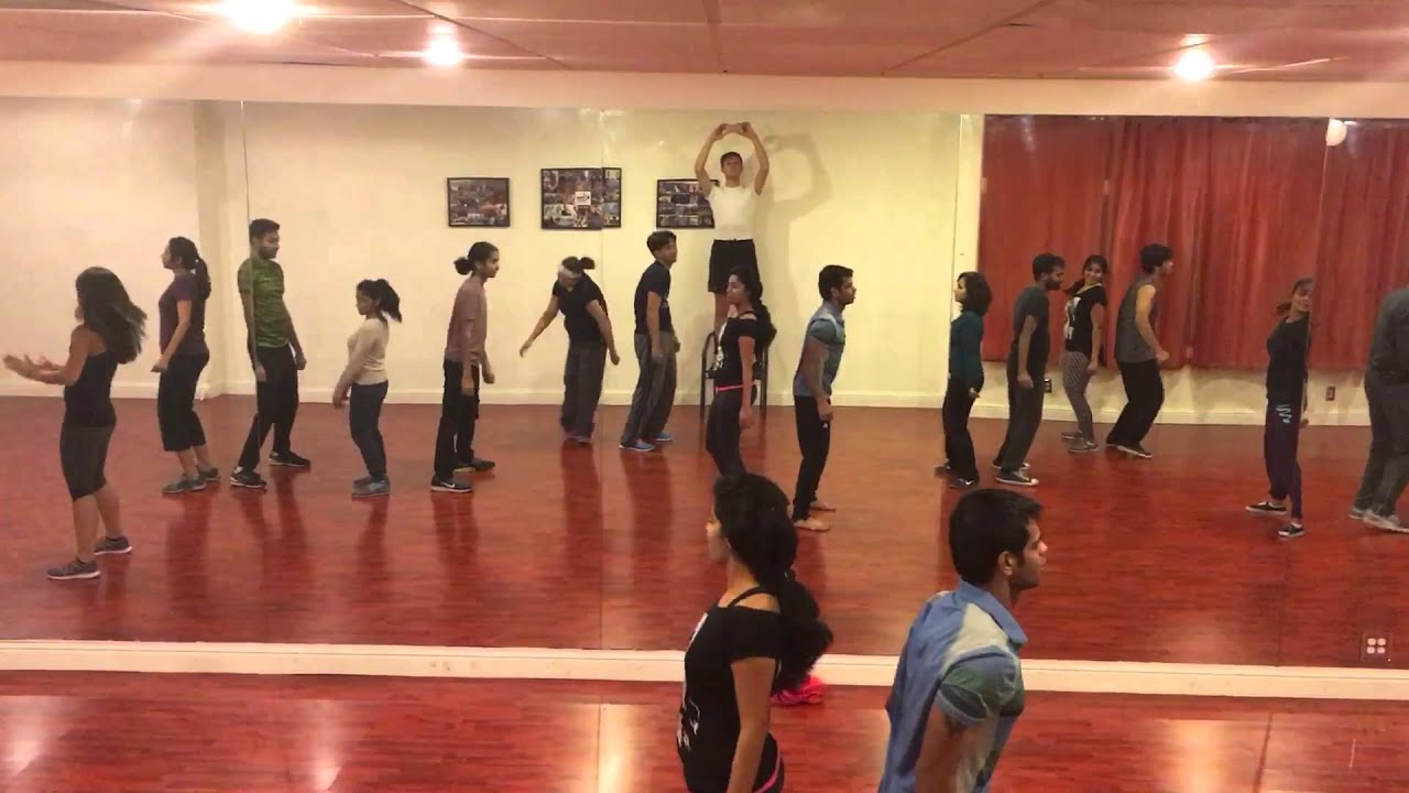 Bollywood Aaj kal tere mere dancers studio