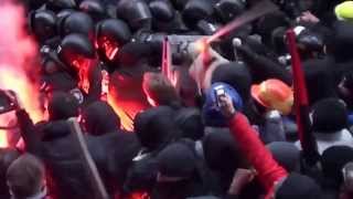 Мирные демонстранты штурмуют Администрации Президента Украины 2013 12 01
