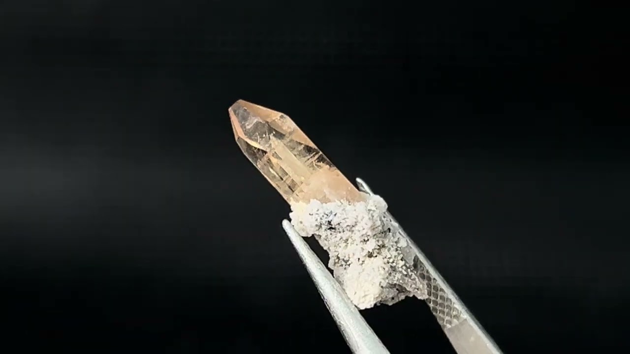 メキシコ産レッドトパーズ原石 0.9g - パーフェクトストーン PERFECT STONE
