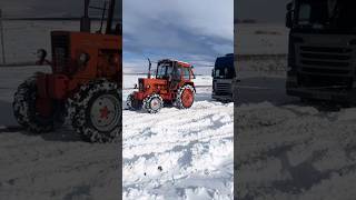 MTZ PULLS A TRUCK FROM SNOW 😱💪 #tractor #трактор #mtz82 #mtz82 #belarus #belarustractor ##мтз #юмз
