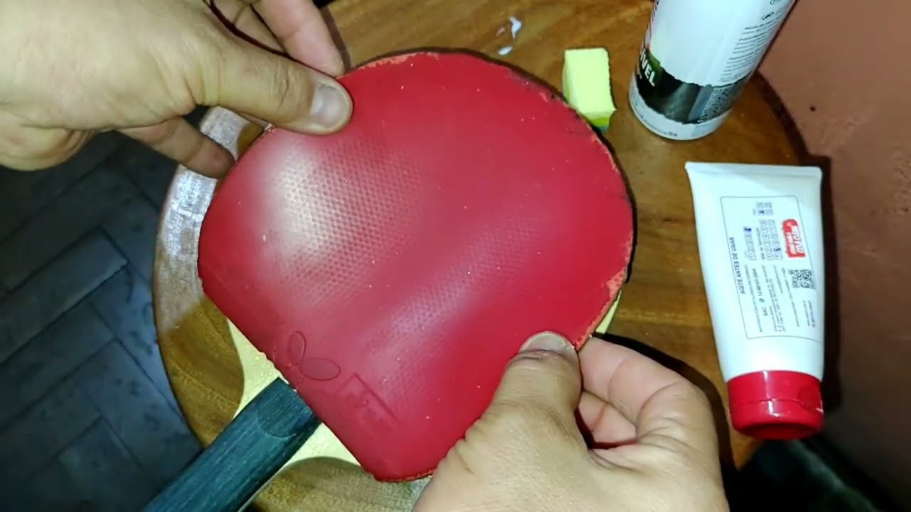 Tênis de mesa como colar borracha usada em raquete