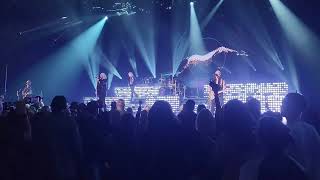 Def Leppard - Animal Gary 2025
Read Me - Recorded on October 11th, 2025 @ Hard Rock Live Northern Indiana in Gary, IN.
My final video for the evening. This audio is sufficient enough that the alt source isnt really needed. Attempted to adjust the brightness via phone video settings, but its still enjoyable regardless in my opinion. Keep it rocking my friends!
DISCLAIMER - I DO NOT OWN THIS CONTENT Def Leppard - Animal Gary 2025
