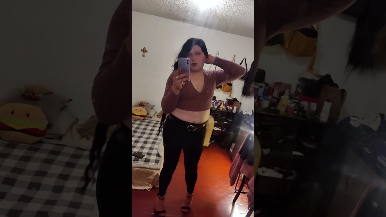 AVERY crossdresser outfit in jeans 😍