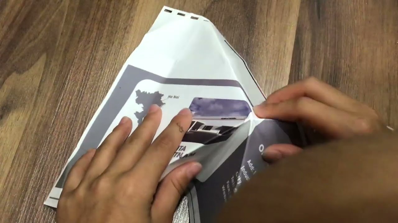 How to not waste paper, use it as a small trash can on your table 