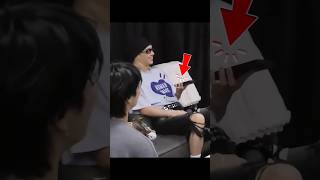 Félix saw Tiktok suddenly get up while playing the base song😆🐣 #felix #skz #kpop #shorts #viralvideo