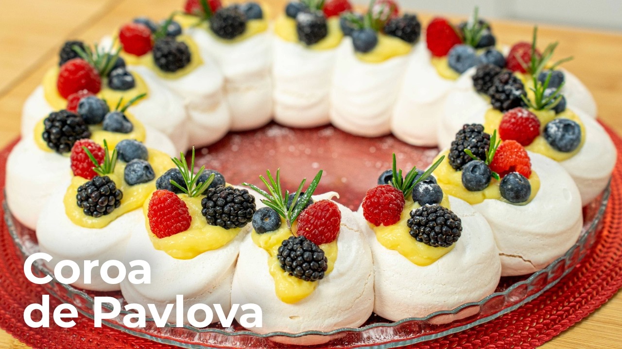 Sobremesa Pavlova de Natal com Creme e Frutos Vermelhos! Receita Fácil