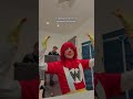 Síguela en redes sociales 📱