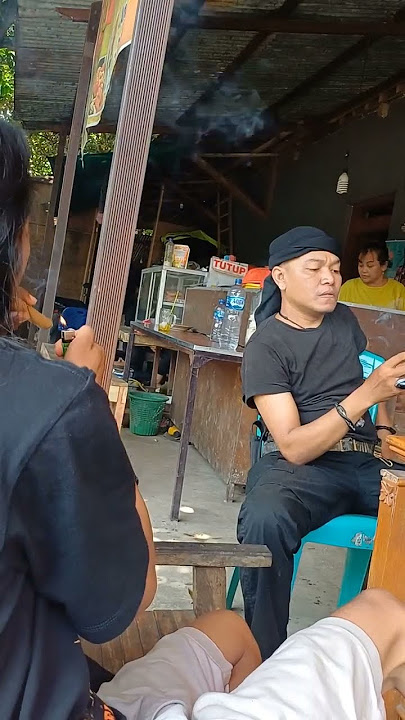 romi jahat nyobain cerutu asli kudus