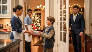 O Vánocích milionář přistihne uklízečku, jak dává zbytky synovi, a jeho reakce všechny šokuje