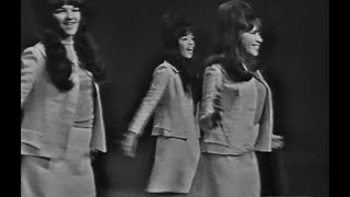 The Ronettes - Be My Baby (Music Video) screenshot 3