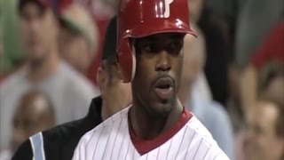 Rollins singles to extend streak to 32 games