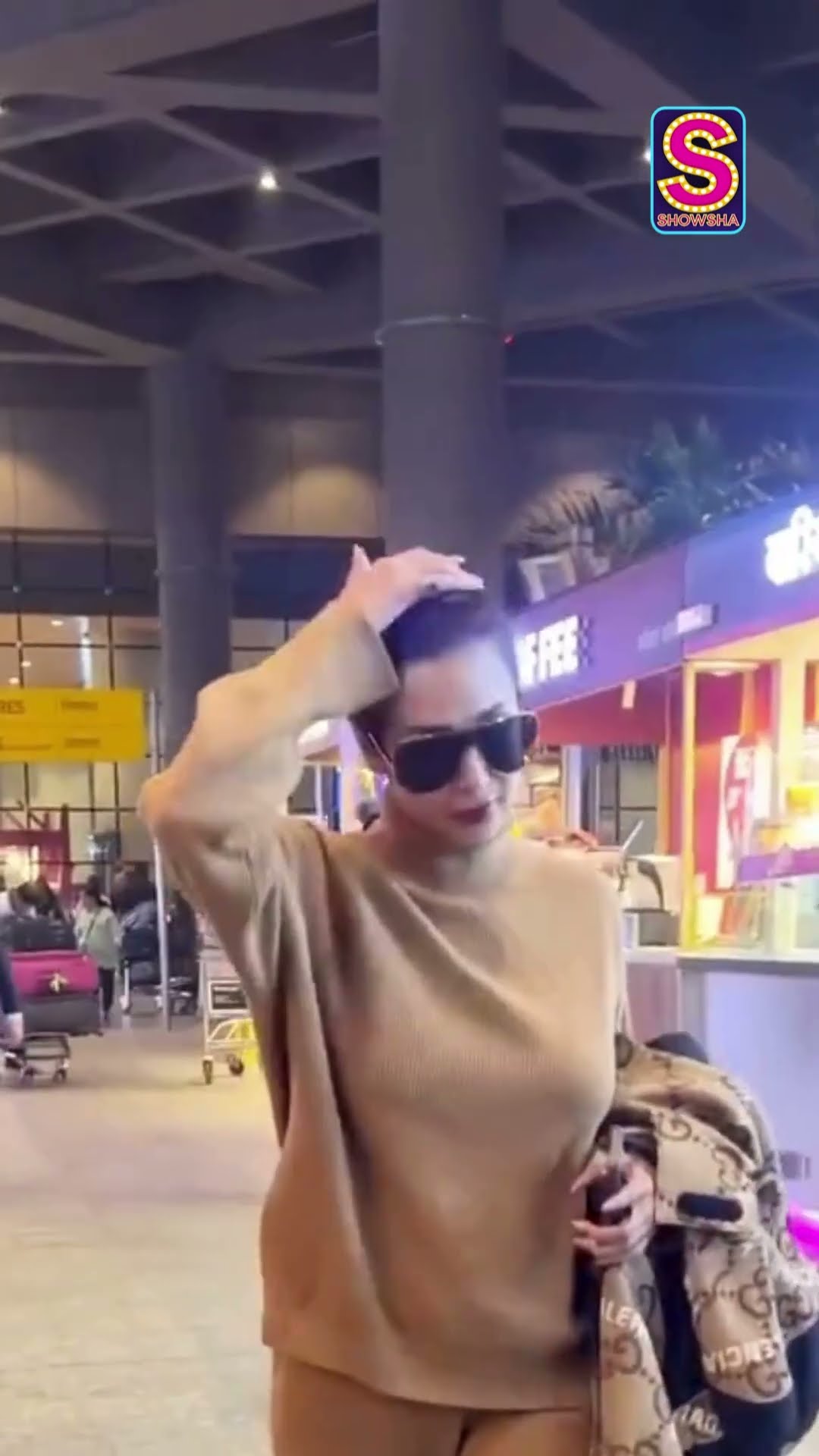 Beige And Chic Is So Malaika Arora’s Style! Airport Fit Passes The Vibe | N18S | #shortvideos