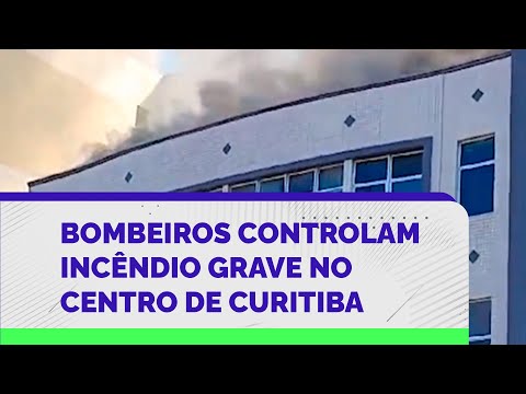 Bombeiros controlam incêndio grave no Centro de Curitiba