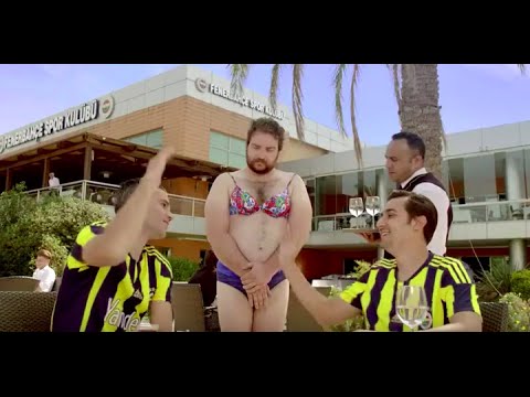 Acun'nun Seslendirdiği, Van Persie'nin Oynadığı Ahmet Çakar'a bikini göndermeli Yandex Reklamı