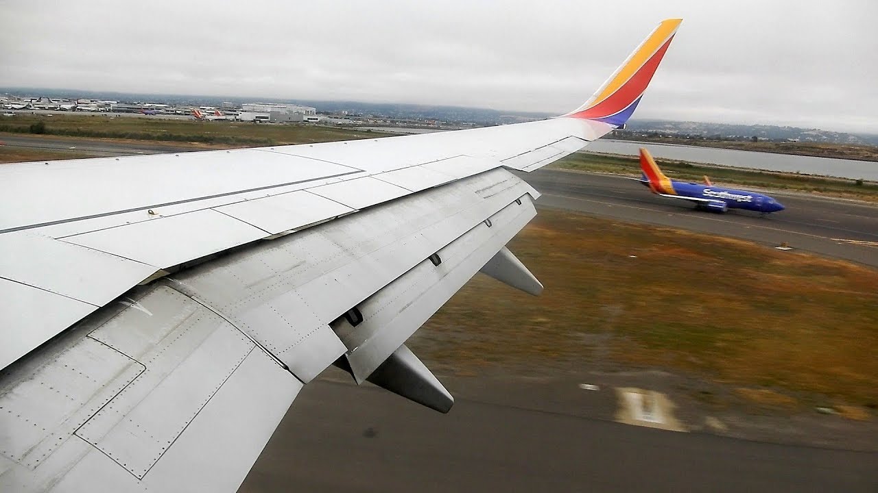 Landing at Oakland Int'l Airport OAK Boeing 737 Southwest Airlines