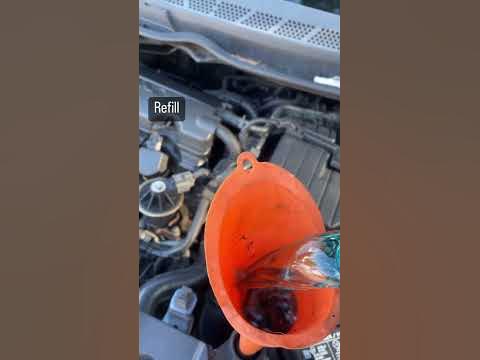 Refilling coolant on a 2007 Honda Civic LX - YouTube