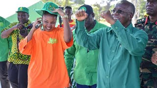 ZUCHU KIBOKO! MAGUFULI Aenda KUMVALISHA KOFIA, ACHEZA Naye REGGAE 'LAIVU'...