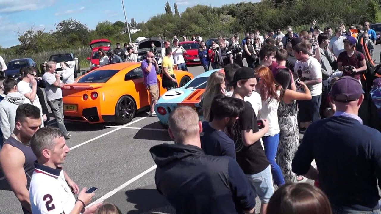 Ford GT vs Tron Lambo