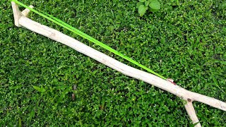 DIY SLINGSHOT | This is what happens when a wooden branch becomes a strong slingshot.