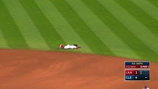 LAA@CLE: Martinez makes a fantastic diving play