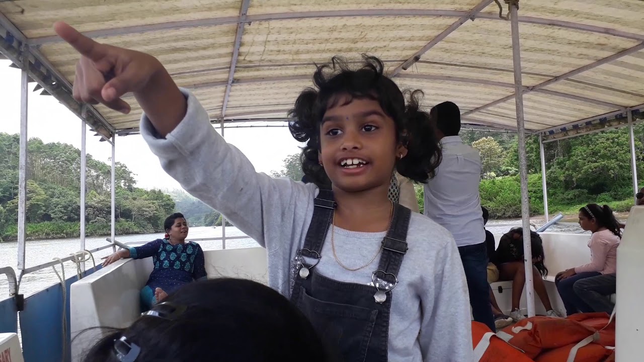 boating-fun-in-munnar-dams-family-boat-trip-in-munnar-dams-must