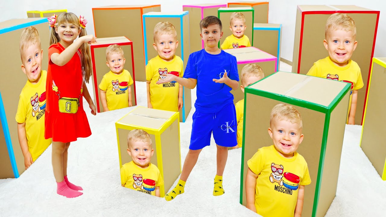 Diana và Roma chơi trốn tìm trong các hộp màu