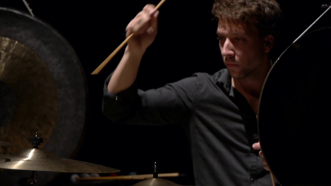 Helmut Lachenmann - "Intérieur I" Performed by James Beauton