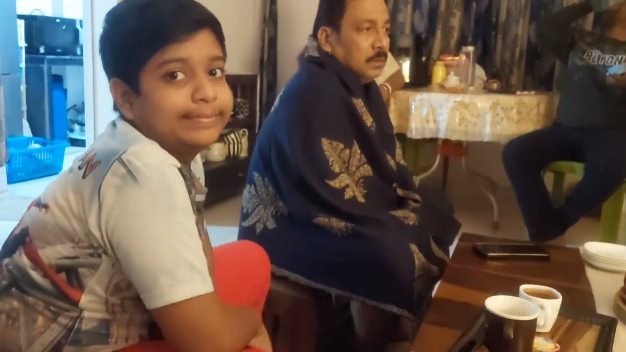 বছরের শুরুটা এমনই হোক—আপনজন, ভরপেট খাওয়া আর গল্পে ভরা একটা দিন 🏡💫