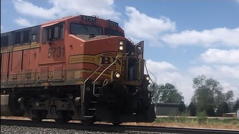 A Interesting Honking Northbound BNSF #5731 Empty Energy Coal Train With & Awesome Horn/Conductor