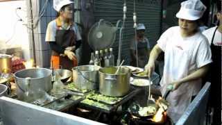 Wrapping Pad Thai Noodles in Egg - Bangkok, Thailand