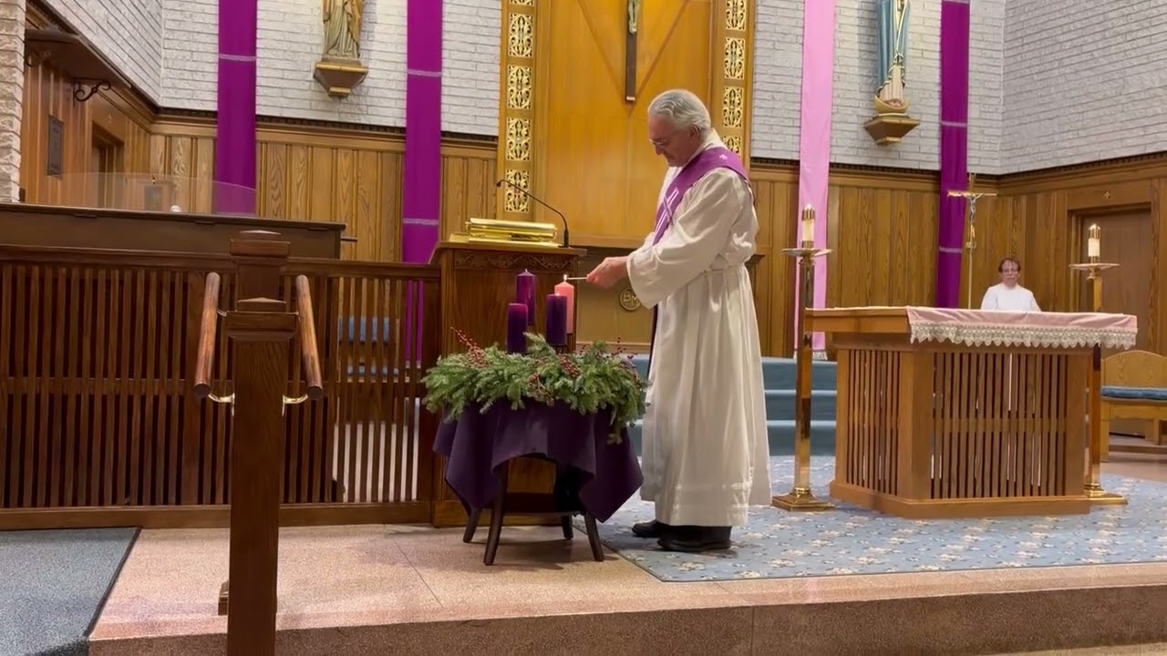 Deacon Joe lights advent candles