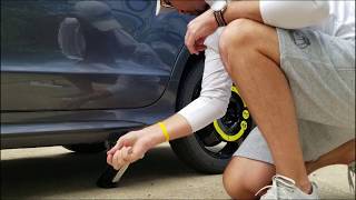 Changing a Flat Tire on a Mercedes: Couldn&#39;t be Easier!