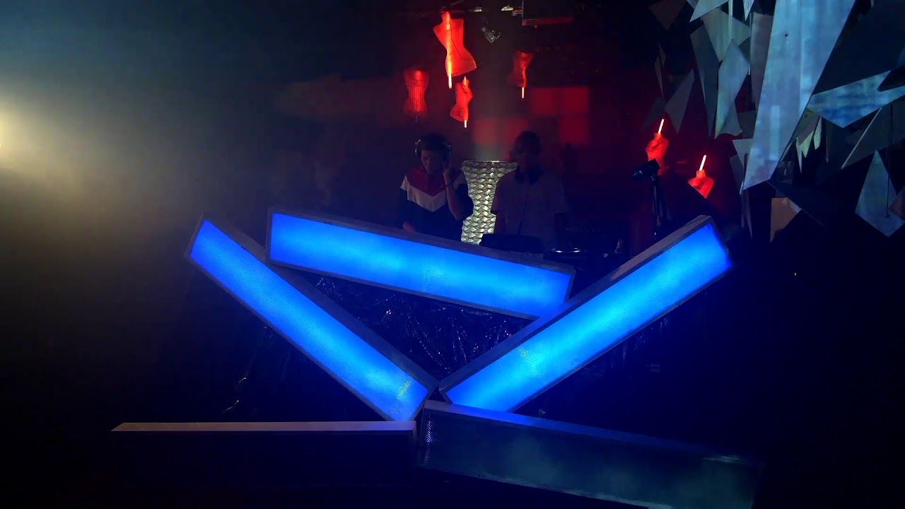 Kultur for President: We have a Stream | Lenia & Mareia @fluc + fluc wanne