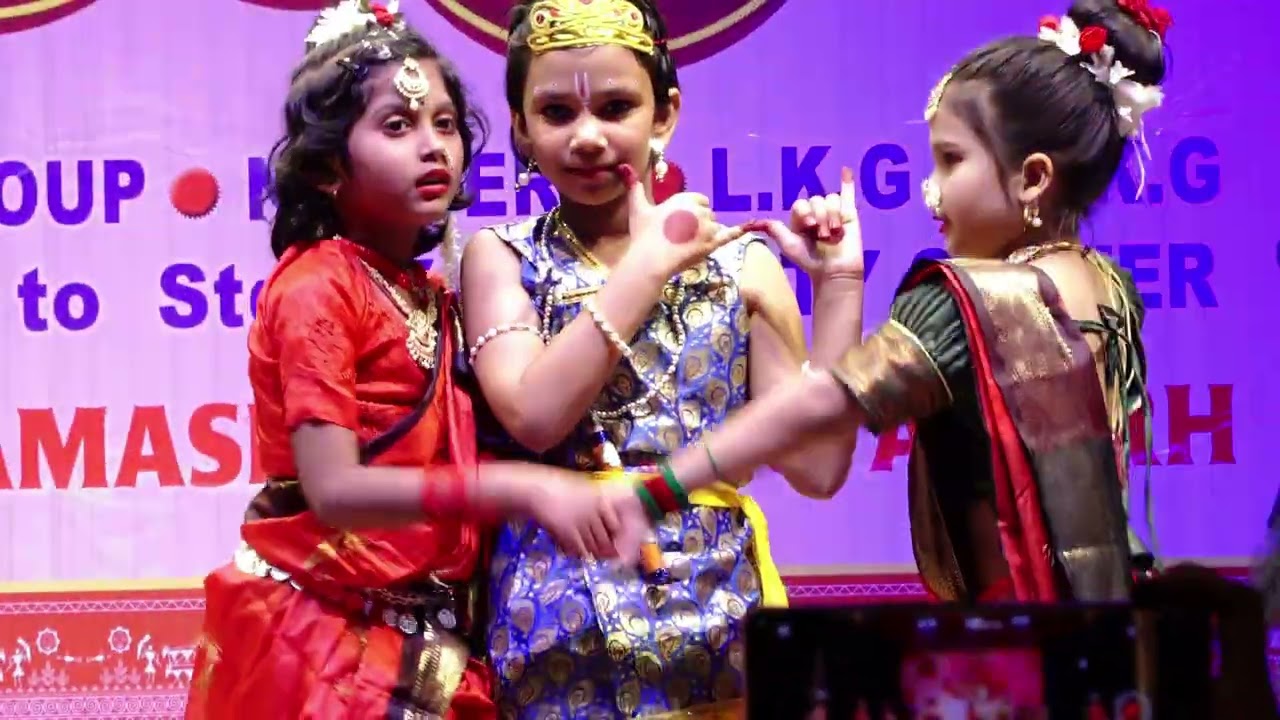 Kanha so ja zara dance performance by STD -1 girls....