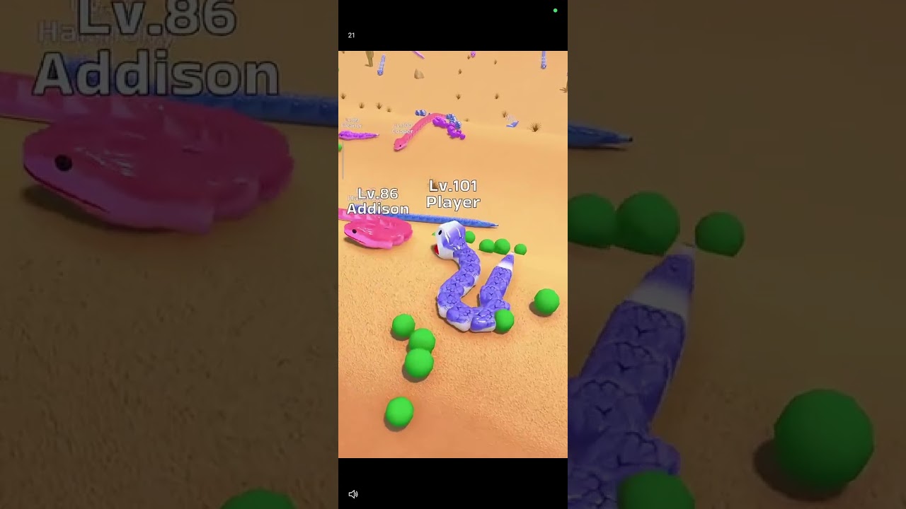 Mehmet Demir yılan oyunu oynuyor