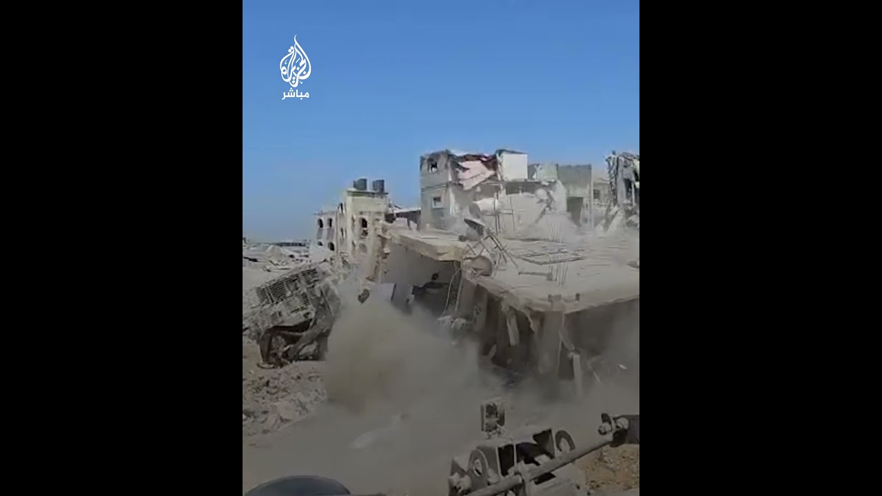جرافات الاحتـلال تهدم بقايا منزل في رفح جنوبي قطاع غزة