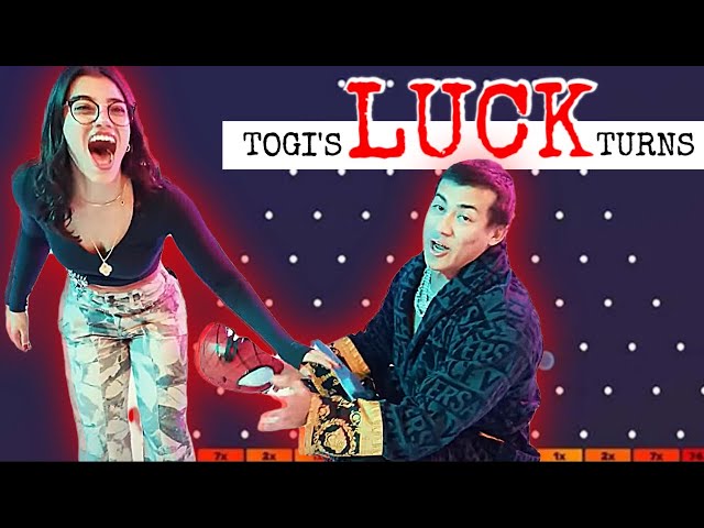 Jerking va kamming bir odam surati Asha Matay yalangoch