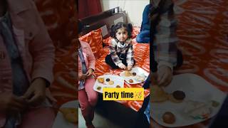 हम गए पार्टी में 😁 Smosa Party 🎉 Party Vlog #partyvlog #funnyvideo  #kusumshorts #worldofkusum
